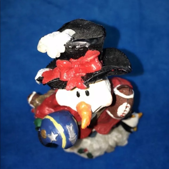 ⭐️🌸All Star Snowman Football Player Resin Figurine - Picture 5 of 11